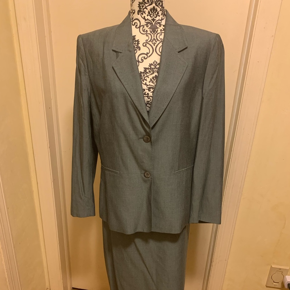 2 piece suit light material
